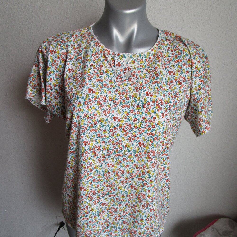 Partners 80s short sleeve floral blouse, easy care cotton poly blend. Large.